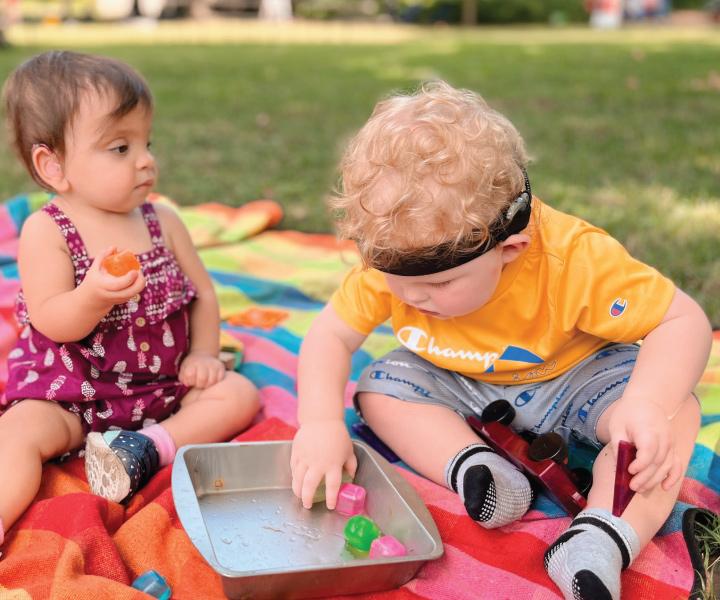 two toddlers playing.